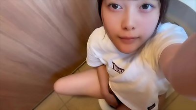 [Toilet masturbation] I drained so much that my pussy was drenching wet... I squirted a pillar today too.